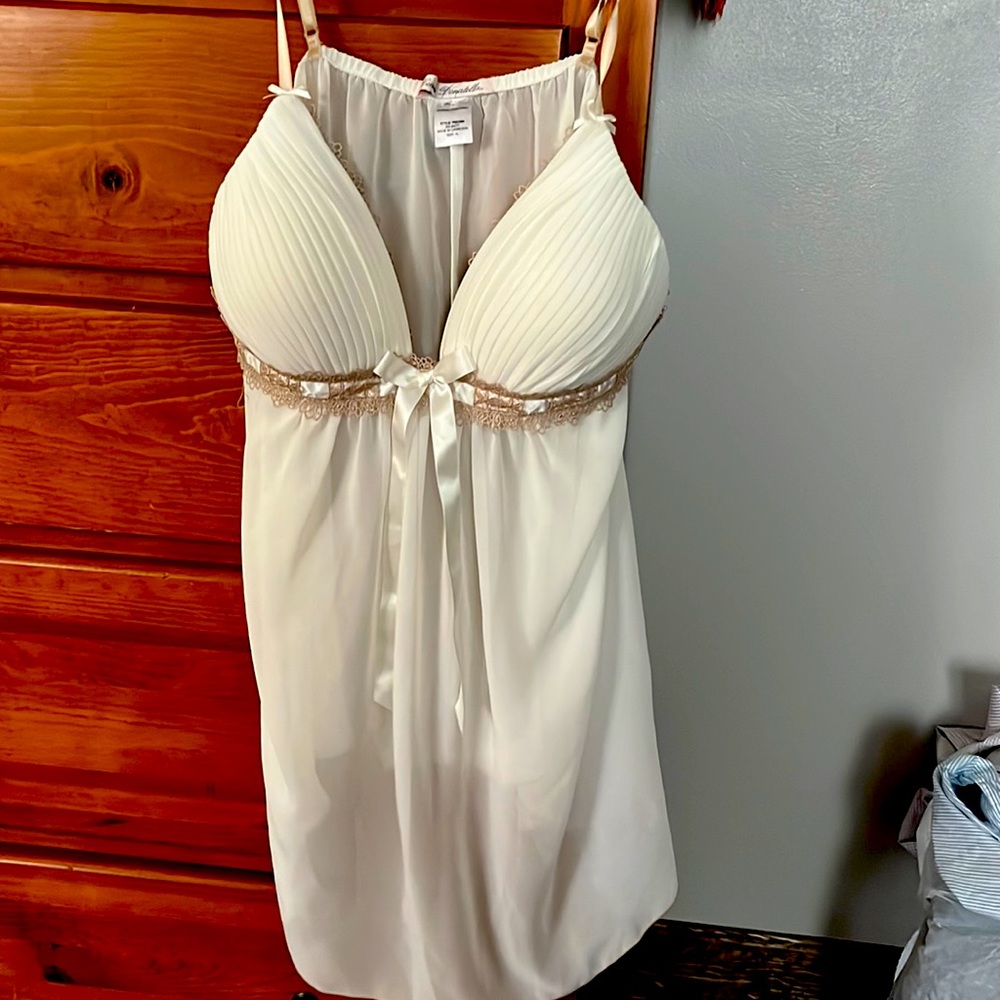 Ivory and beige satin Linea Donatello XL negligee